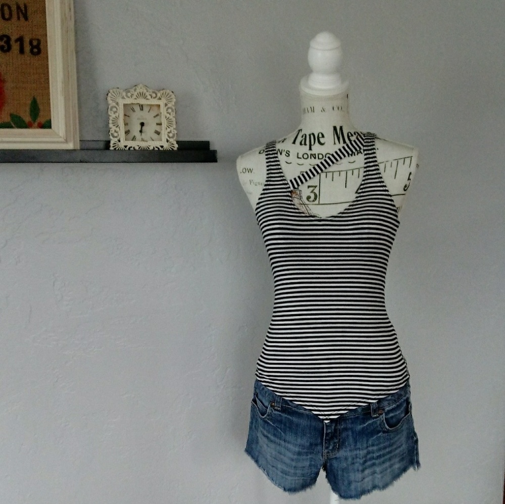 LNA black and white tank